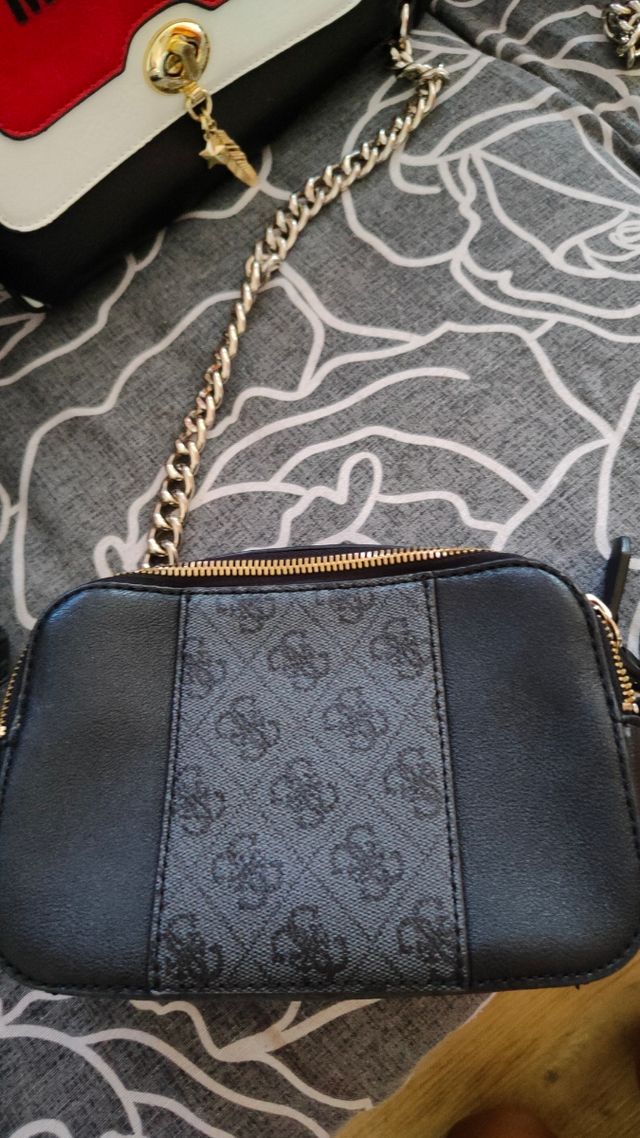 2Borse: Guess ...e un altra..