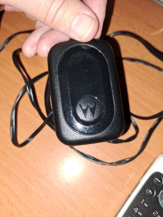 6 Teléfonos y Cargadores