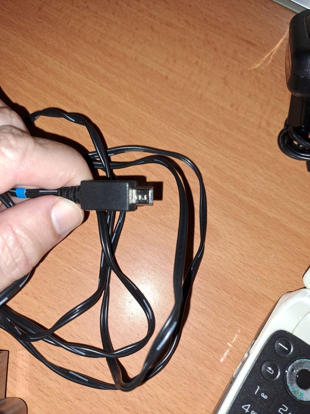 6 Teléfonos y Cargadores