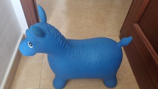 Poni saltarín azul