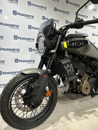 HUSQVARNA SVARTPILEN 401 2025