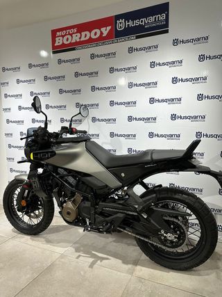 HUSQVARNA SVARTPILEN 401 2025