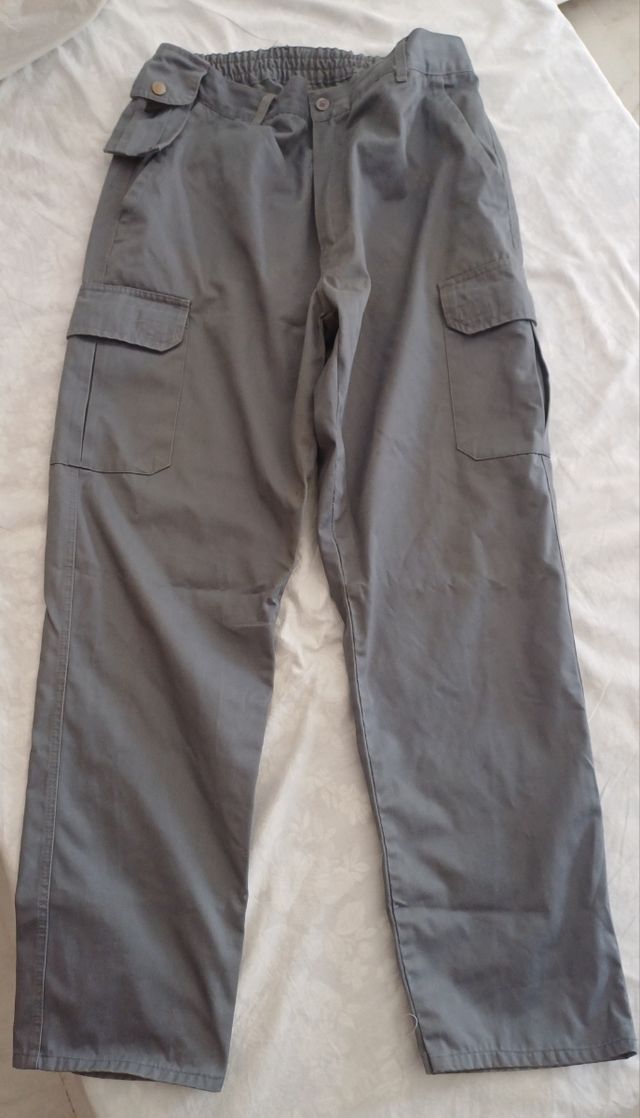 Pantalones cargo grises trabajo