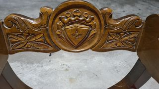 Silla madera tallada estilo antiguo