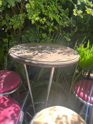 Mesa alta vintage + 4 banquetas