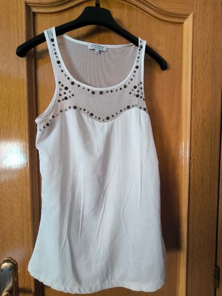 Blusa Bershka blanca c/tachuelas - T-S