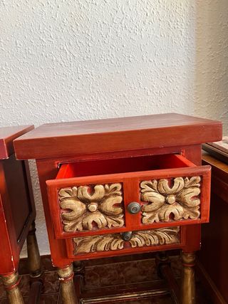Mesitas noche vintage rojas doradas