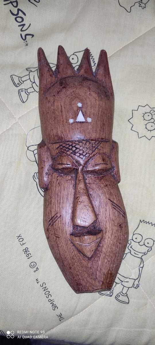 Maschera tribale africana in legno