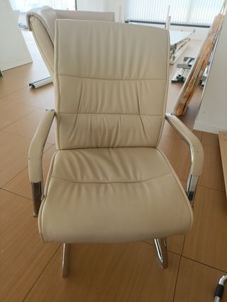 Sillas oficina piel sintética beige