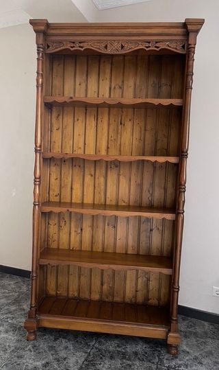 Muebles rústicos salón- comedor tallados a mano