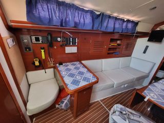 Hanse 315: Velero crucero-regata