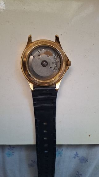 Reloj automático dorado