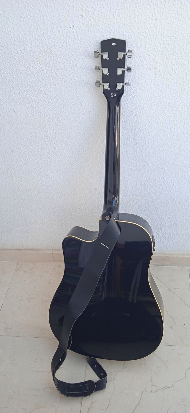 Guitarra electroacústica Harley Benton