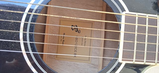 Guitarra electroacústica Harley Benton