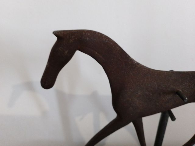 Cavallo banderuola antico