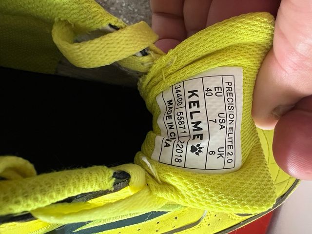 Zapatillas KELME amarillas nº40