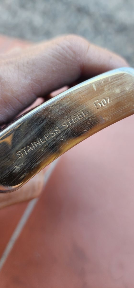 Antigua petaca piel marrón