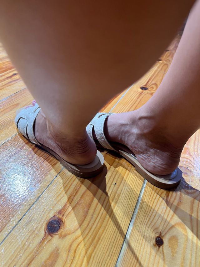 Sandalias planas Stradivarius beige