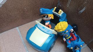 2 Figuras Pin y Pon: Policía y Súper