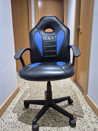 Silla gaming negra y azul