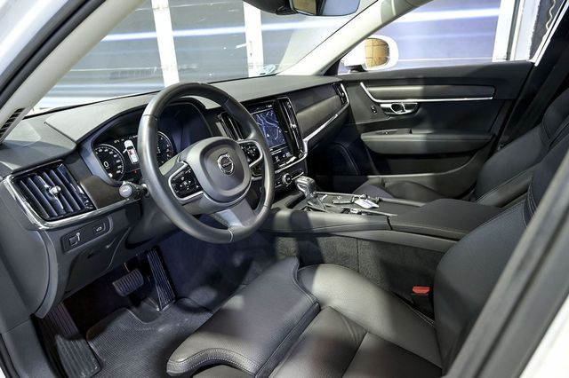 Volvo V90   2.0 D4 AWD Auto 