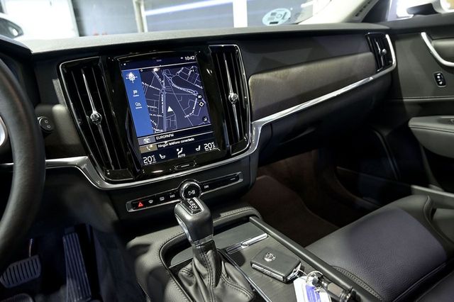 Volvo V90   2.0 D4 AWD Auto 
