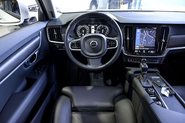 Volvo V90   2.0 D4 AWD Auto 