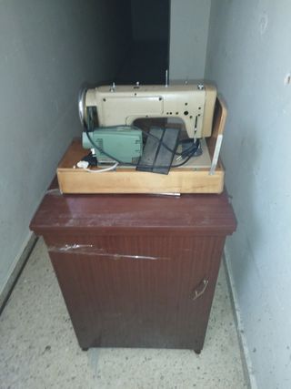 Máquina coser Alfa Antigua y máquina coser eléctri