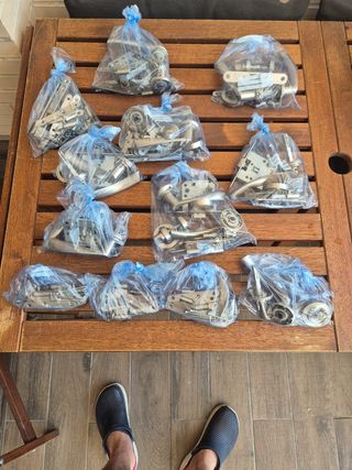 Bisagras para Puertas, manillas, etc