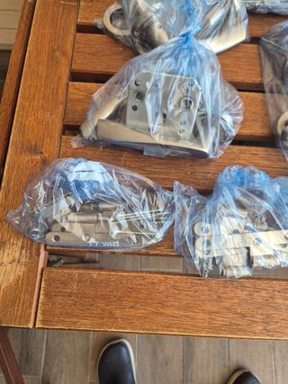 Bisagras para Puertas, manillas, etc
