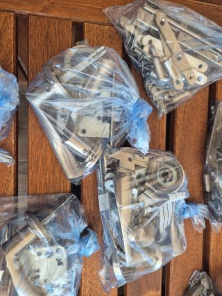 Bisagras para Puertas, manillas, etc