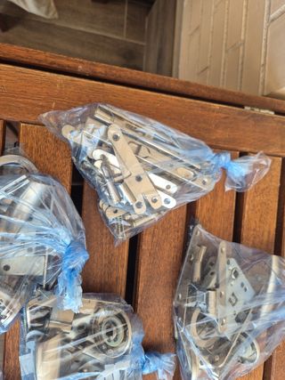 Bisagras para Puertas, manillas, etc