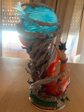 Goku Figura Dragon Ball LED 23cm