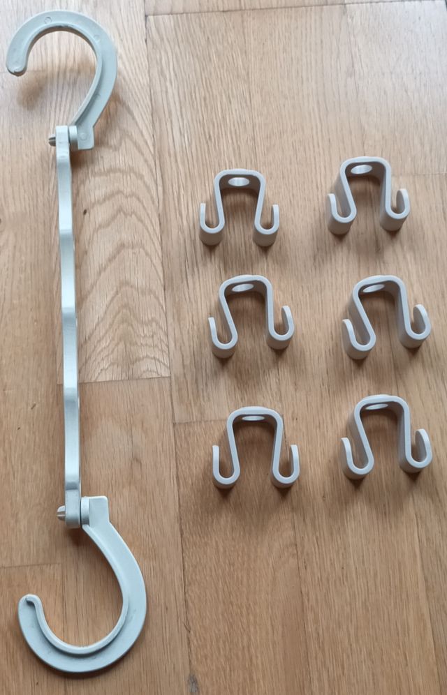 Colgador abatible y 6 colgadores dobles perchas