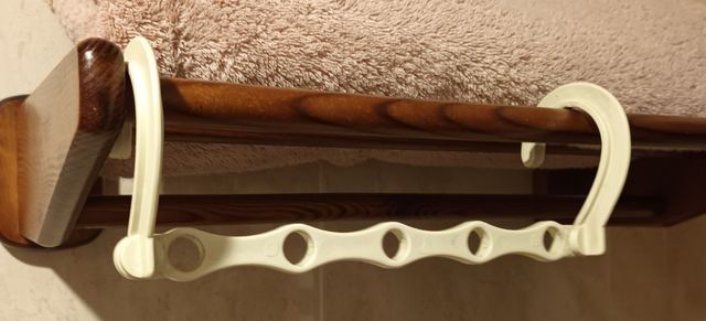 Colgador abatible y 6 colgadores dobles perchas