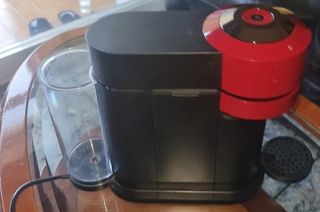 Cafetera Nespresso Vertuo Next Roja
