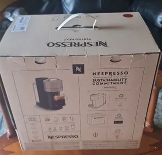 Cafetera Nespresso Vertuo Next Roja