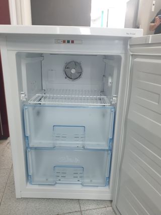Congelador Beko pequeño - No Frost