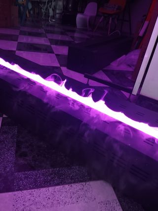 Chimenea eléctrica con llama decorativa