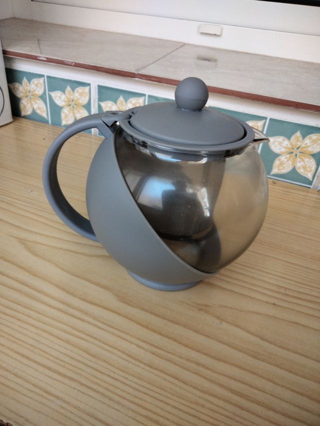 Tetera de cristal y silicona gris