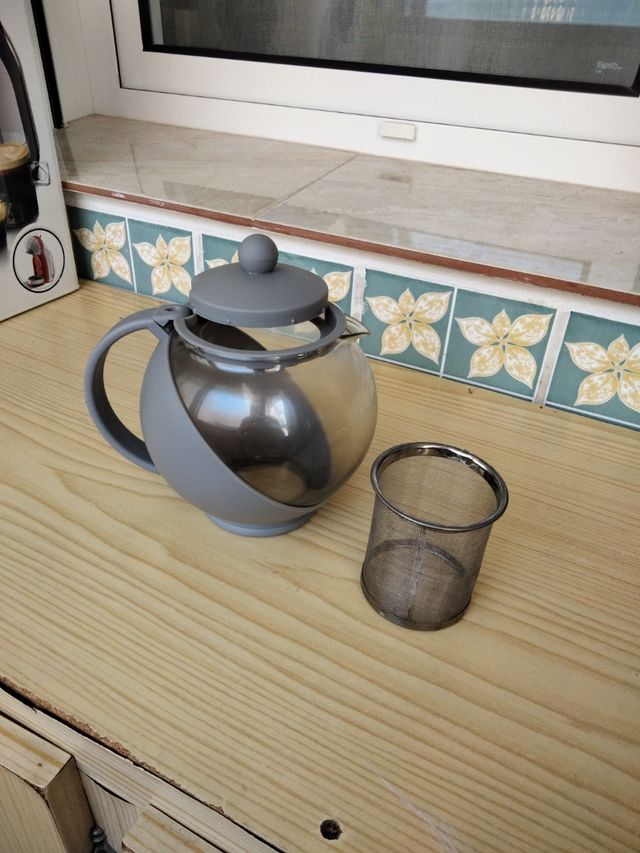 Tetera de cristal y silicona gris