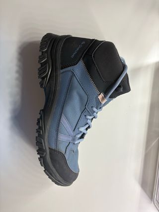 Bota trekking Quechua azul-negra