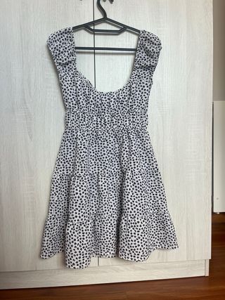 Vestido blanco y negro con flores