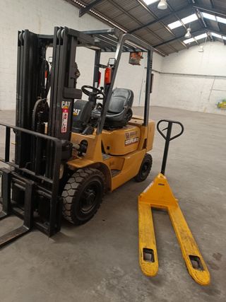 Carretilla elevadora CAT 2.5T