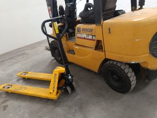 Carretilla elevadora CAT 2.5T