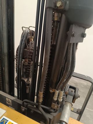 Carretilla elevadora CAT 2.5T