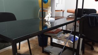 Escritorio cristal-hierro negro