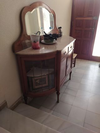 Aparador antiguo de mármol y madera