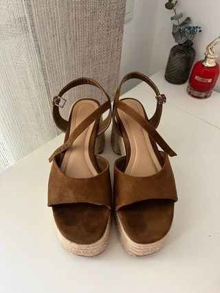 Sandalias plataforma marrón