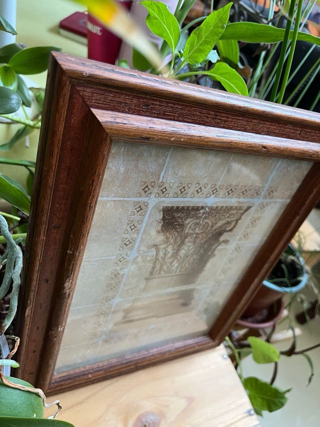 Cuadro vintage con columna.
25 x 30 cm.